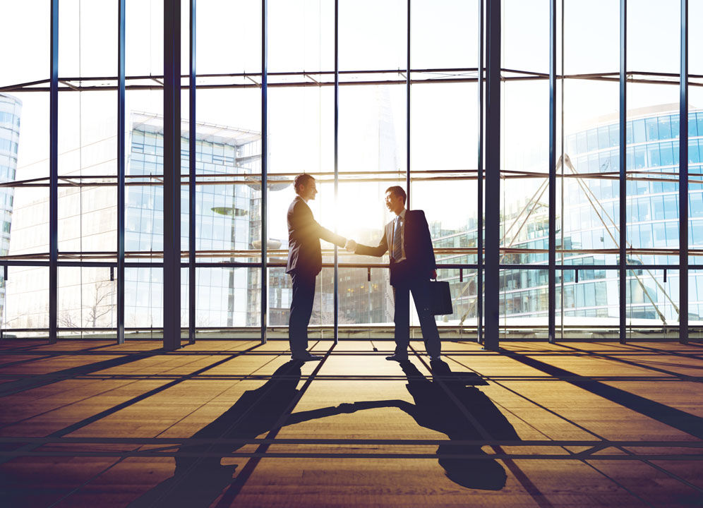 This image shows a pair of beneficiaries shaking hands. It represents the mutual benefits that are enjoyed by employers and employees when pursuing Business Analysis training with expleo academy